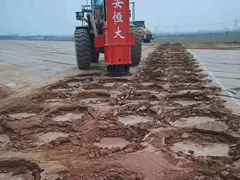 裝載機(jī)夯實(shí)機(jī)